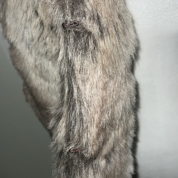 Faux Fur Vest - Picture 3 of 5